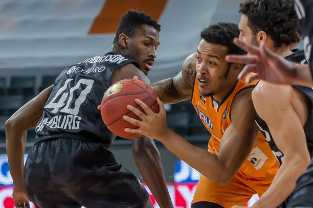 与涌现中充 与涌现中充