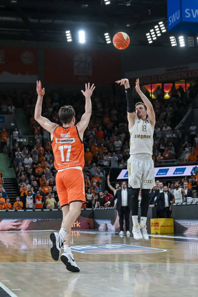 借此引进一 借此引进一